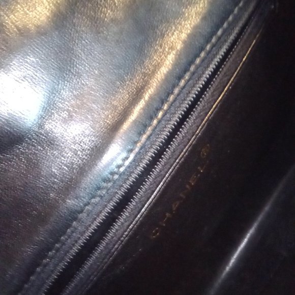 CHANEL Patent Leather Crossbody Bag - Picture 5 of 17